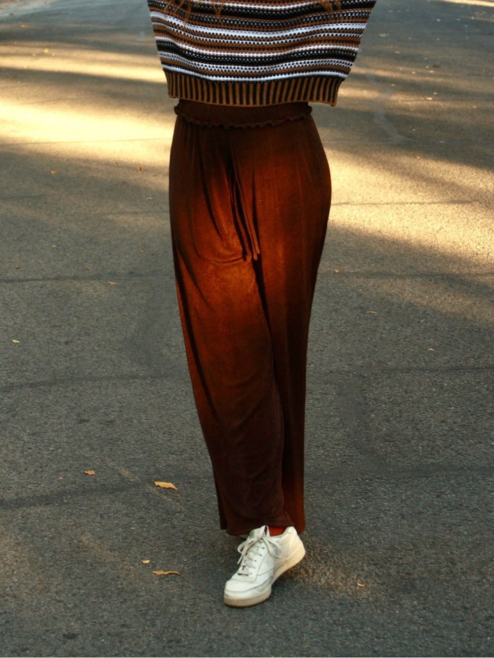 FLOWY Wide-Leg Drawstring Pants in Brown